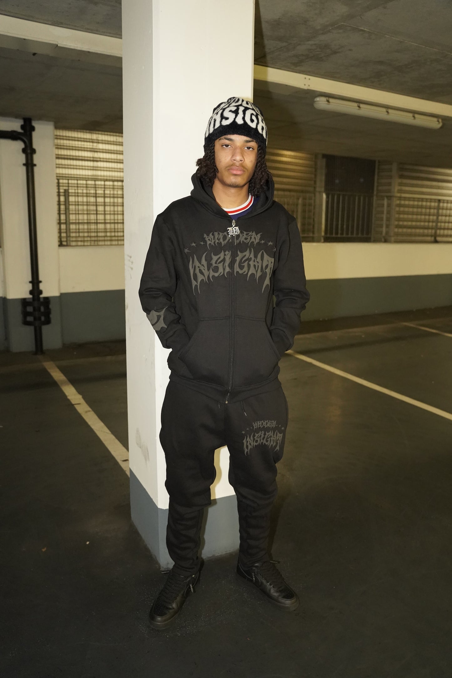 BLACK SIGNATURE ZIPPER TRACKSUIT + BEANIE SET